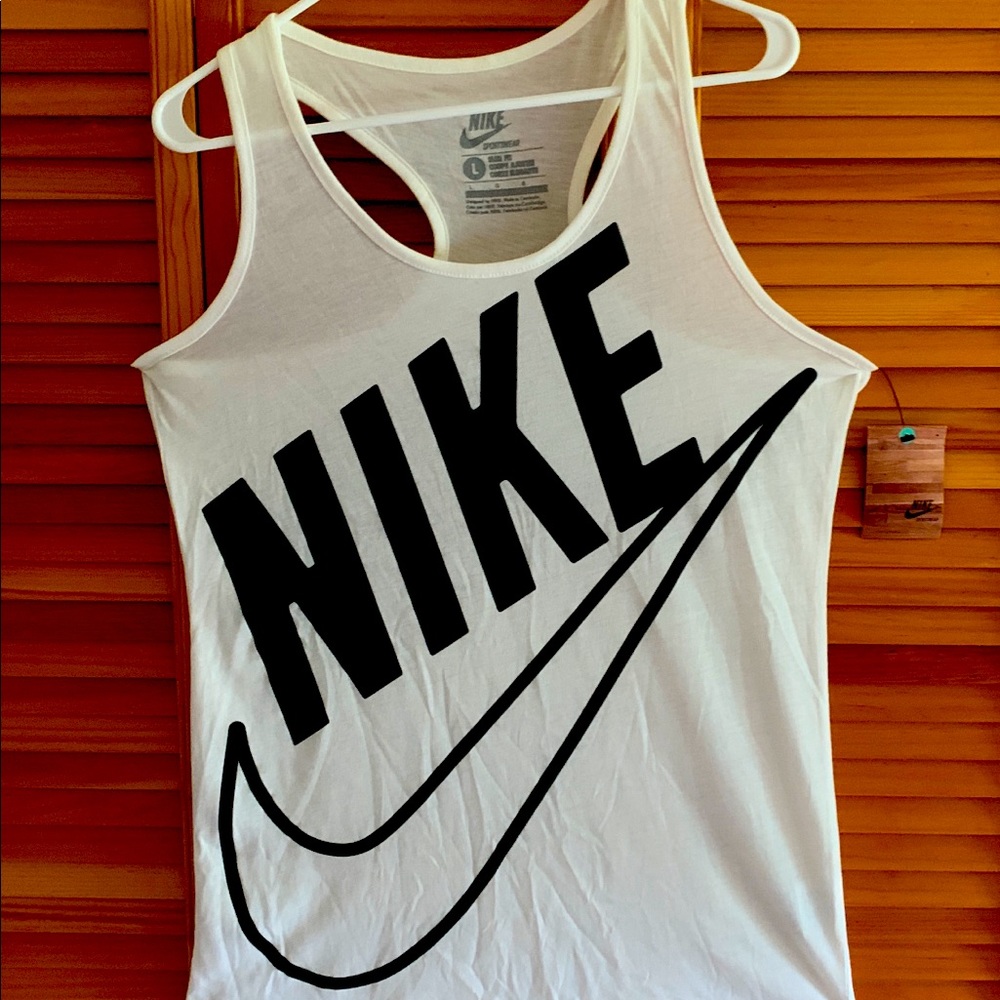 Nike tank top NWT size large